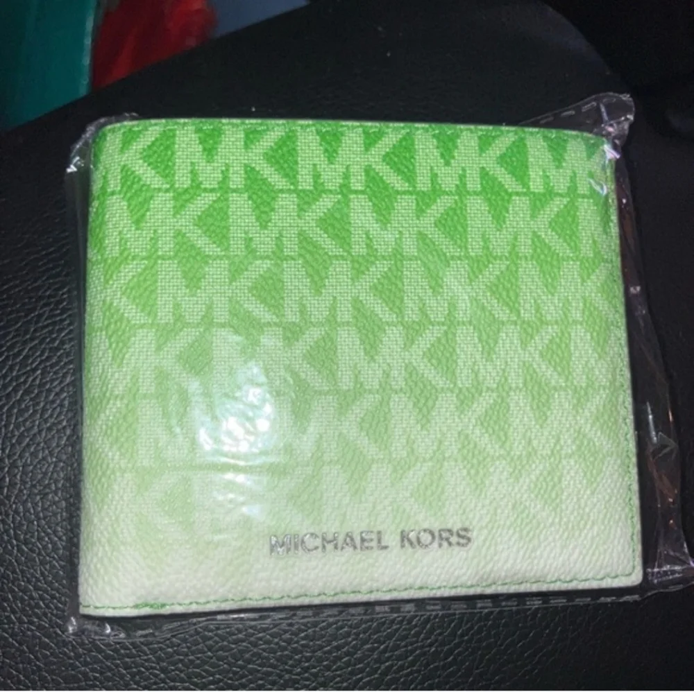 Michael Kors NEW Men's Green and White Card Holder